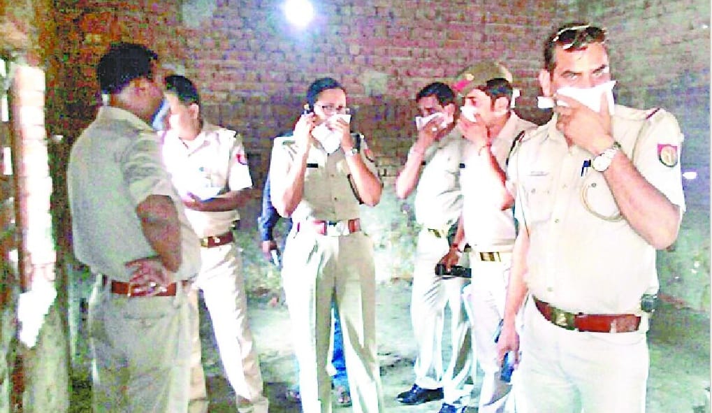 body was found in the factory closed, sensation