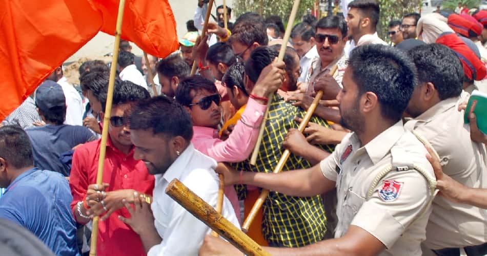 hindu organization protest against udta punjab, shivsainik arrested