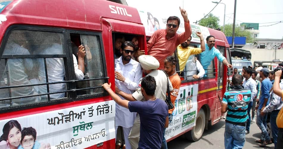 hindu organization protest against udta punjab, shivsainik arrested
