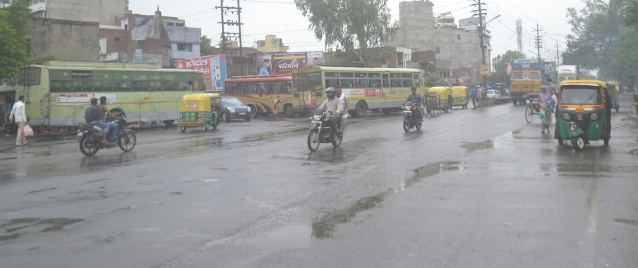 boondaabaandee se gira paara, par phasalon ka bhala nahin