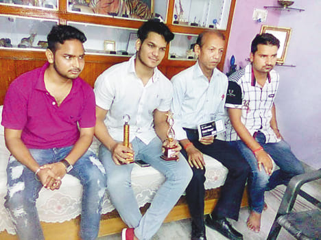 Mr India also participated on the stage of promising disheveled