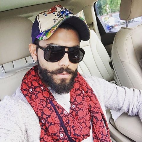 Ravindra Jadeja poses in front of lions; inquiry ordered