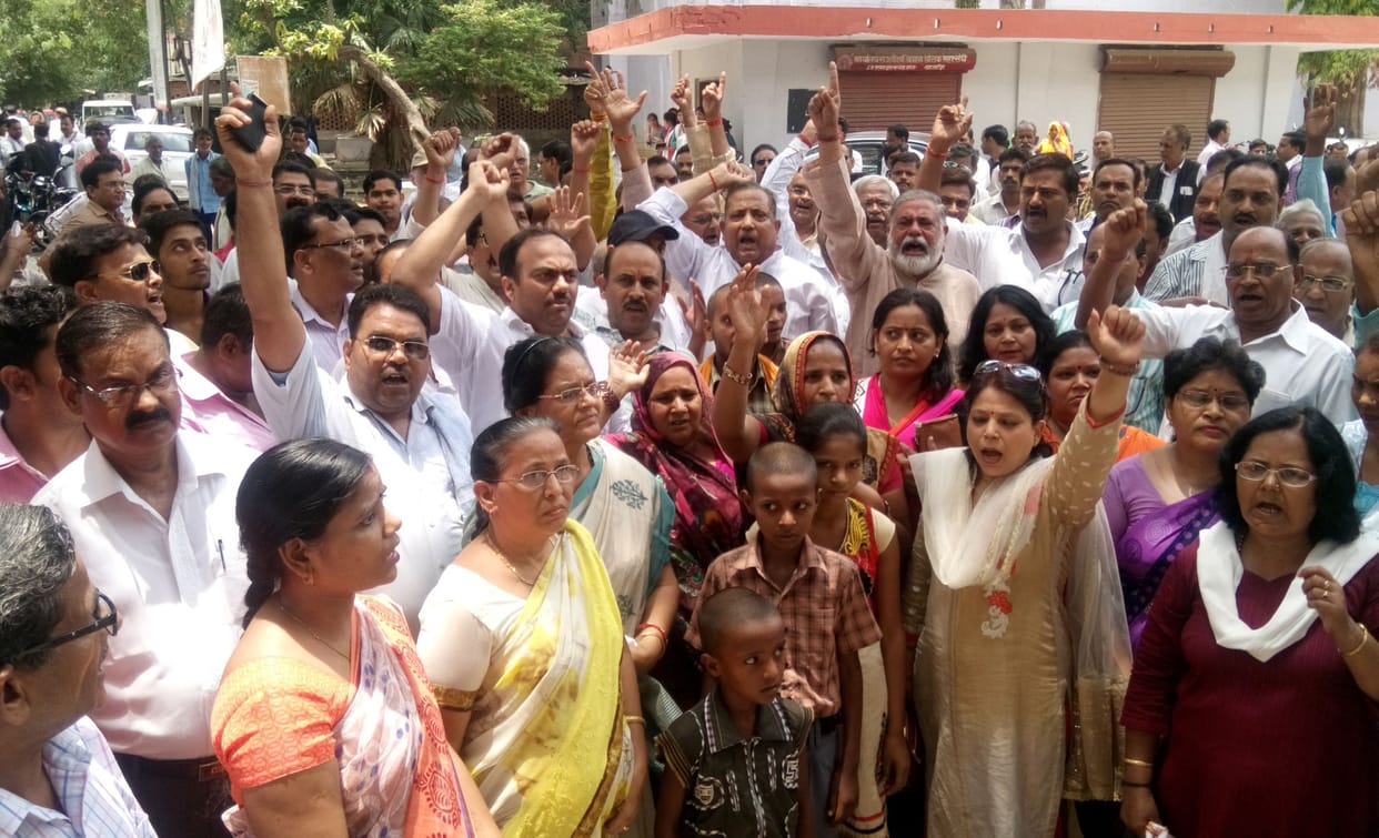 Roared the Vaishya community officials on police brutality