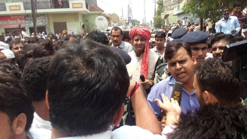 UP: police stoped sangeet som and atul pradhan rally