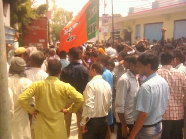 UP: police stoped sangeet som and atul pradhan rally