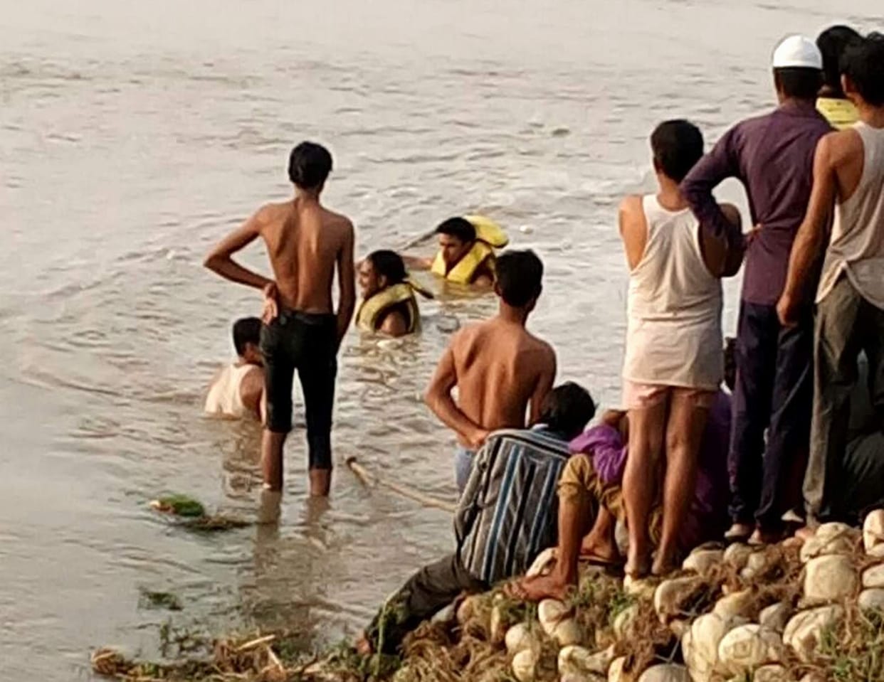 Teenager drowned in the river during bath
