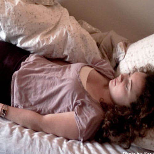 girls sleeping gesture reveal what kind of guys she likes