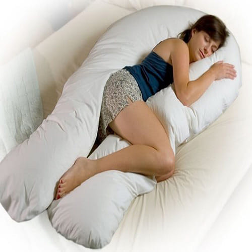 girls sleeping gesture reveal what kind of guys she likes