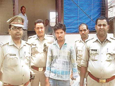  avaidh sambandh mein huee thee hatya There was a murder in relation to illegal