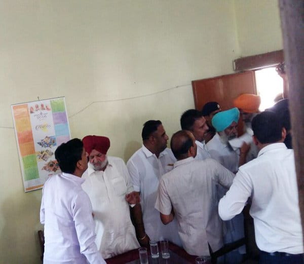bjp state minister krishan bedi brutally beated media person in pehowa of kurukshetra 