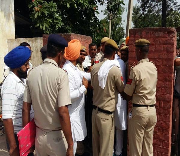 bjp state minister krishan bedi brutally beated media person in pehowa of kurukshetra 