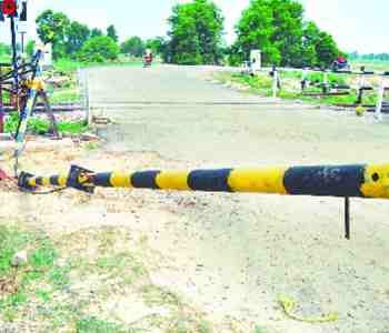 truck breaking overturned rail gate, Smuggler's death