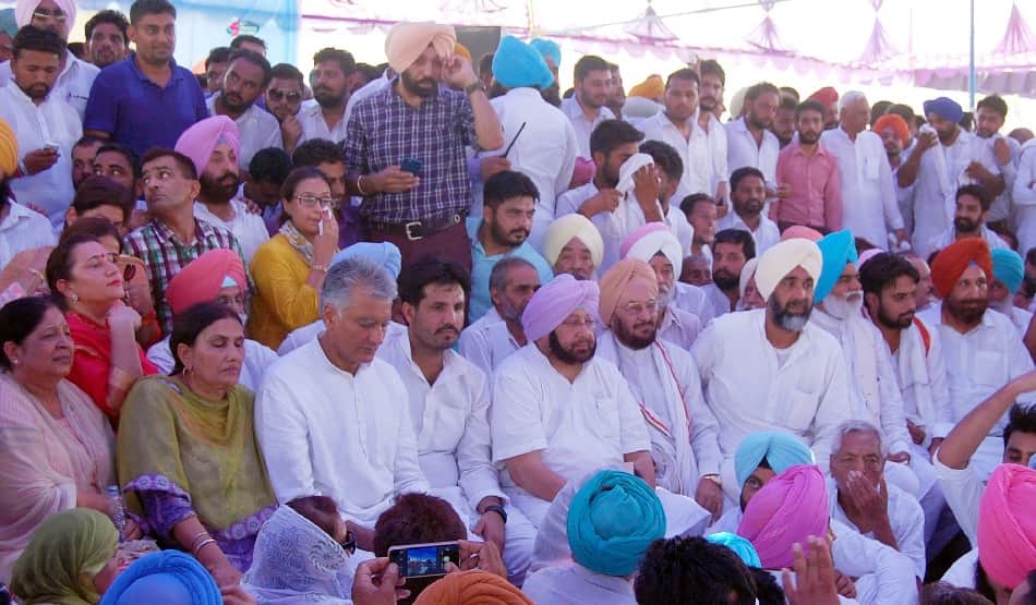 clash in congress groups in front of captain amarinder singh, organically