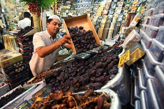 Rojedaron Sunnah to eat dates, would not cholesterol
