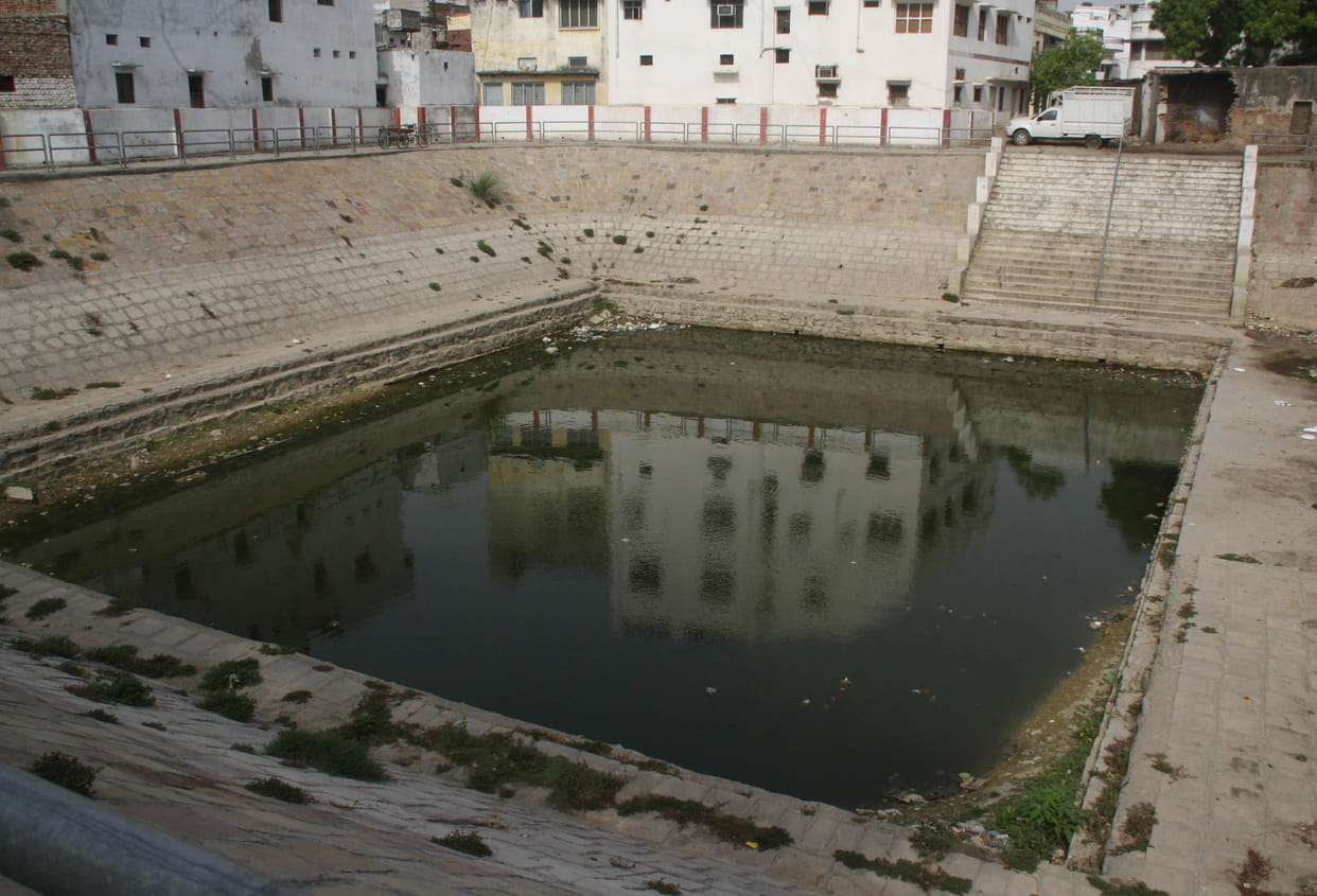 Chitrakoot's play in the pool, there is still chaos churning sea
