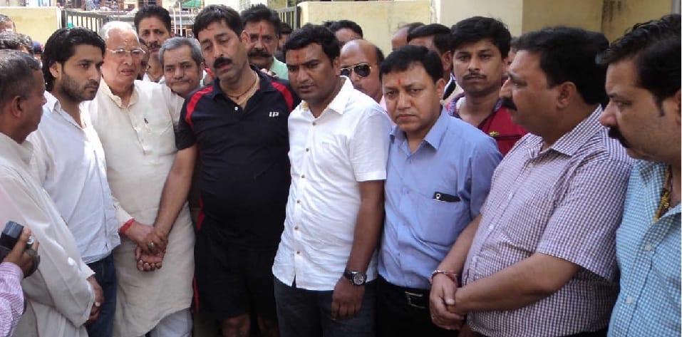 Wife's death saddened lamp with traders sitting on dharna