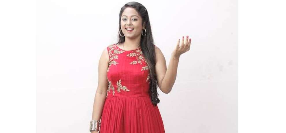 Sa Re Ga Ma Pa 2016 Contestant Harjot Kaur mother simmi arora pays obeisance at naina devi temple