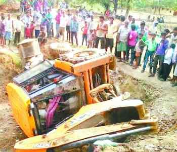 worker died crushed under JCB 