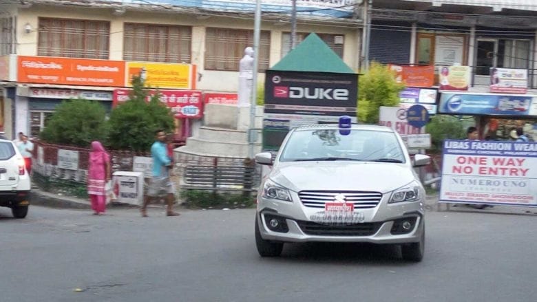 HP Police challaned Utrakhand lady Judge vehicle at palampur.