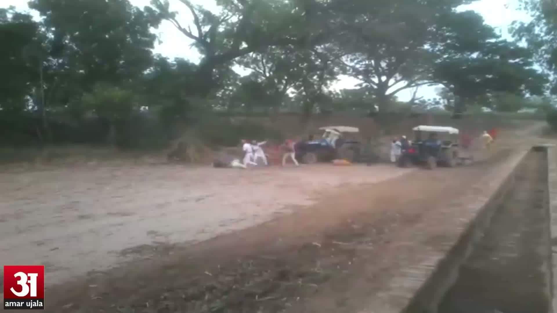 जमीन विवाद में परिवार पर चढ़ाया ट्रैक्टर 