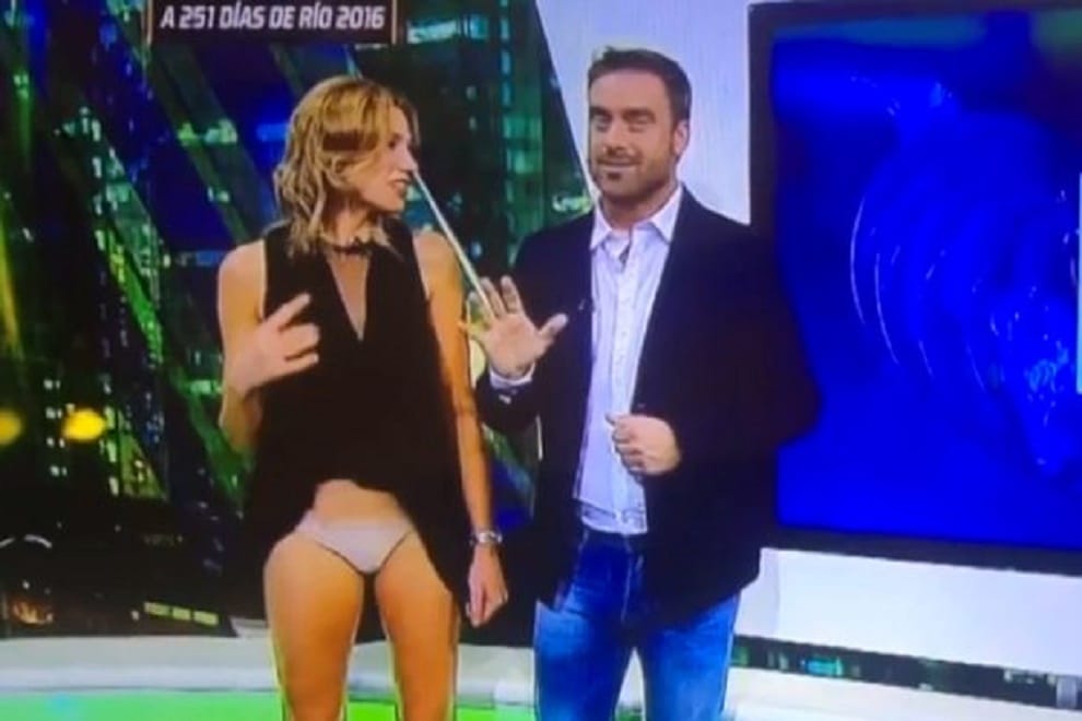 fox news reporter embarrassed during the show