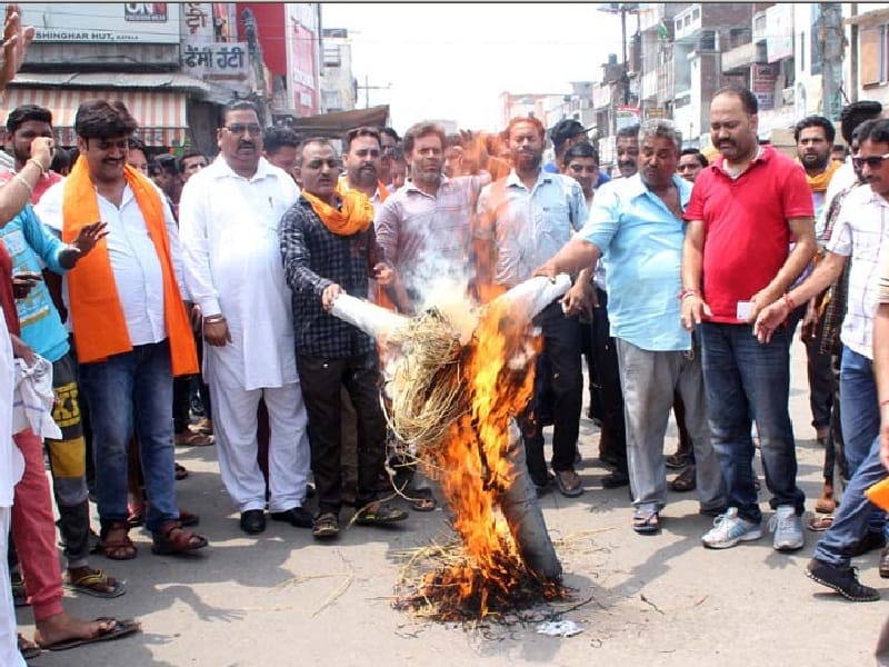 protest, batala protest, protest against jammu kashmir government, batala, amritsar