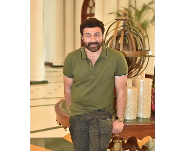 Sunny deol tested covid 19 positive in manali