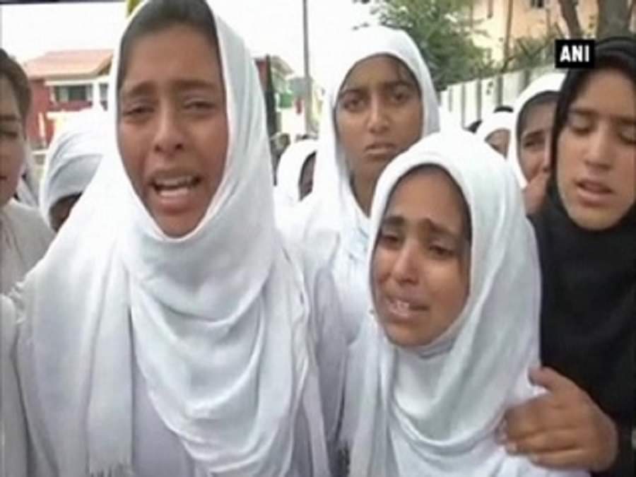 स्कूली बच्चियों की पिटाई