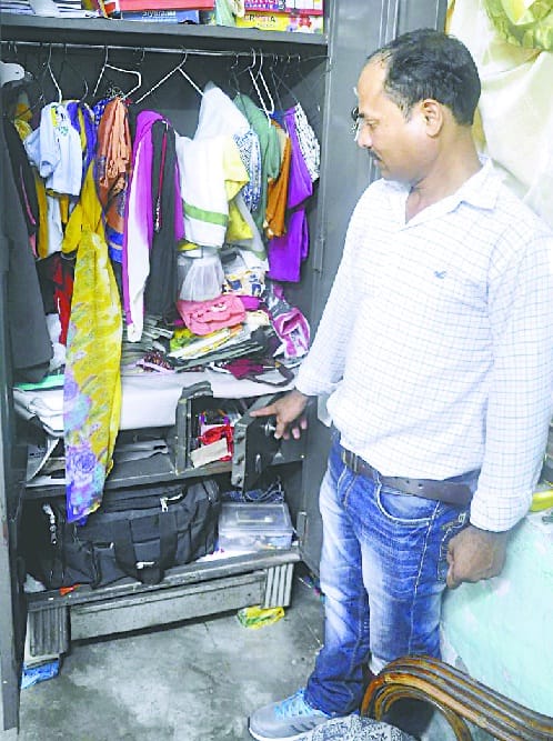 Senior administrative officer of the home had 2.20 lakh stolen rudrapur 2.20 lakh stolen