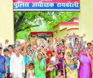 Protest at DM-SP office