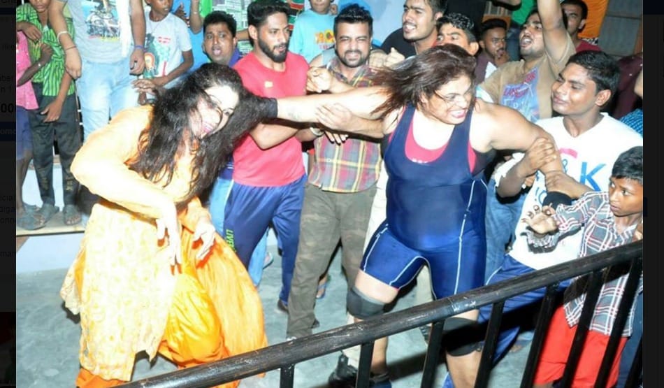 wwe fighting and Revenge between the great khali Disciple lady wrestler bibi bulbul and kavita