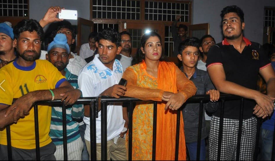 wwe fighting and Revenge between the great khali Disciple lady wrestler bibi bulbul and kavita