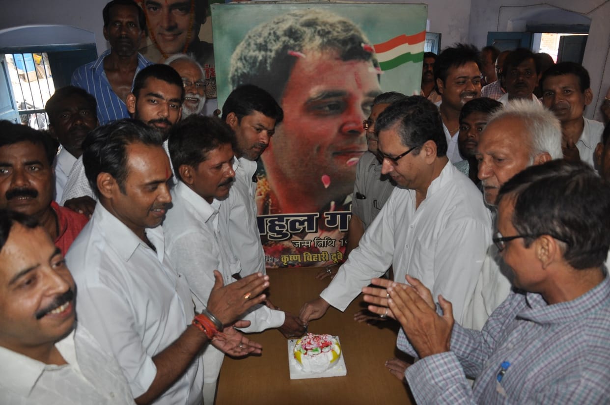 congress members celeberate rahul gandhi's birth day