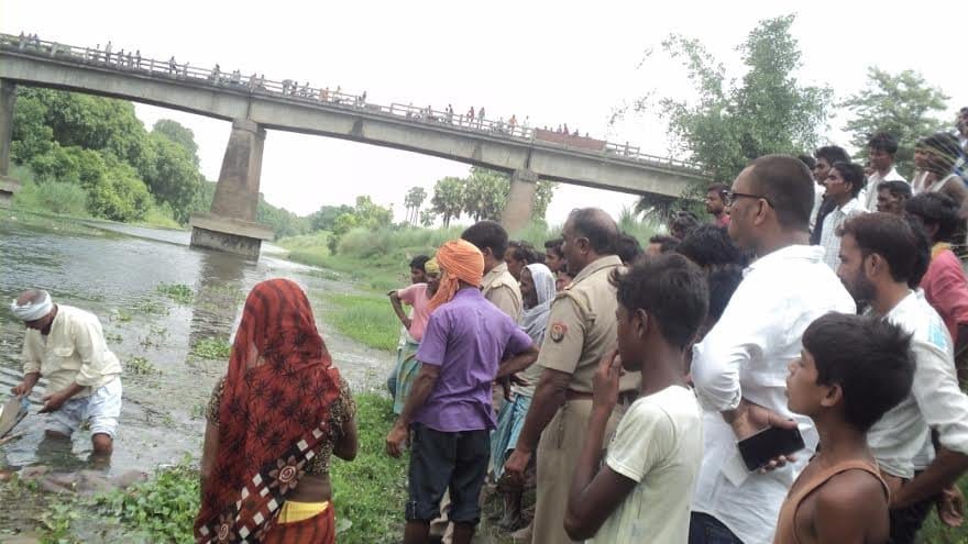Two dead body found in gandak