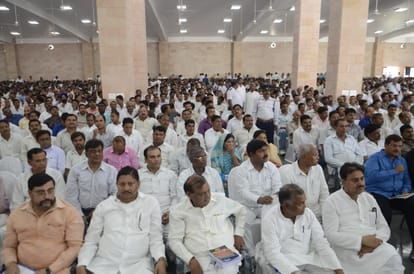 bsp supremo mayawati meets party leaders in lucknow