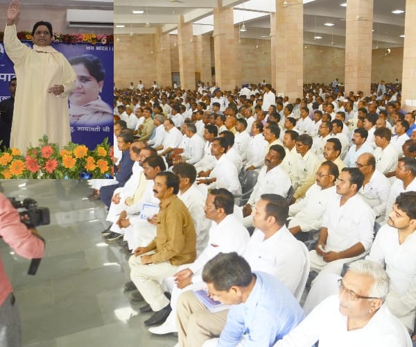 Mayawati addressed his party activists in Lucknow.