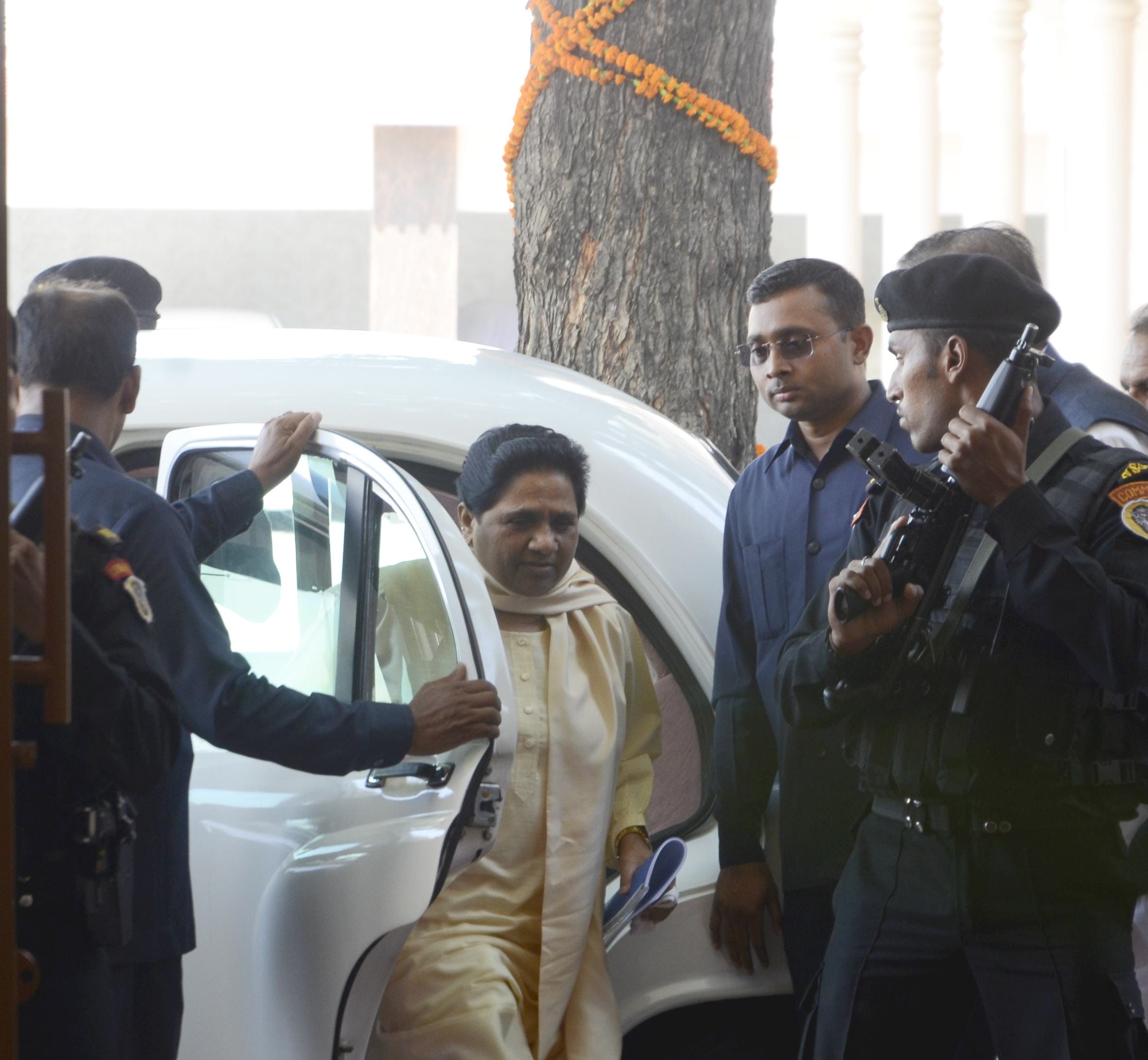 Mayawati addressed his party activists in Lucknow.