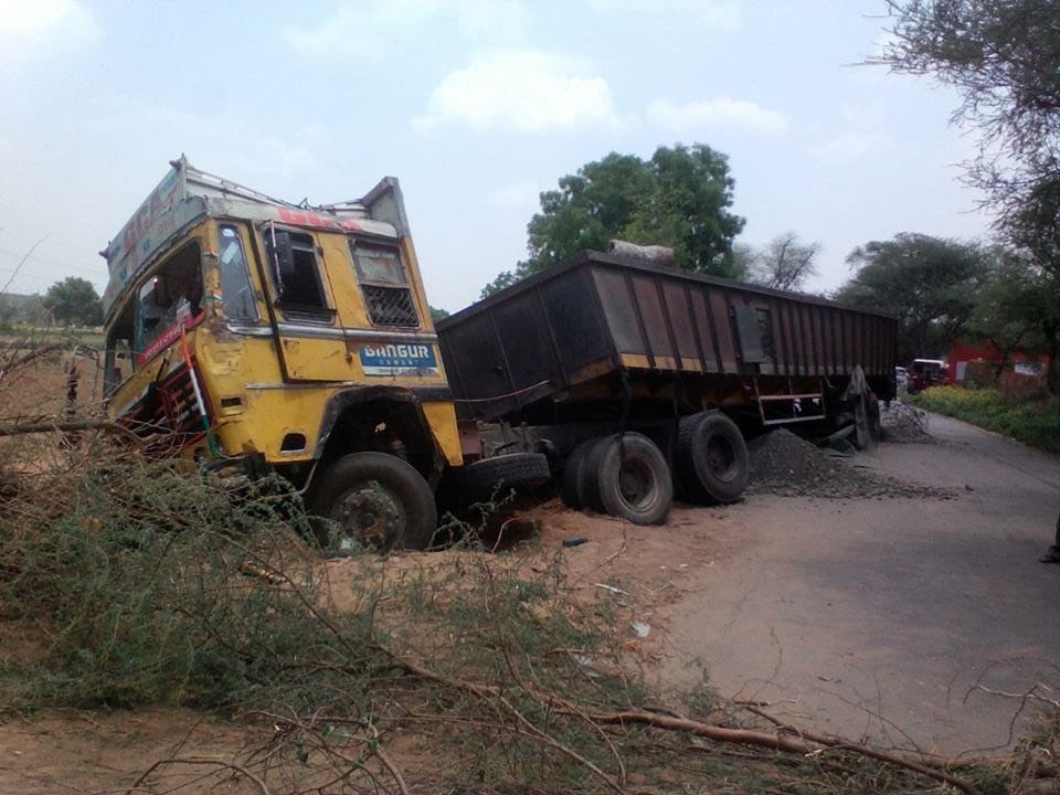 overloaded canter hit four childrens of a family in rewari, on the spot death