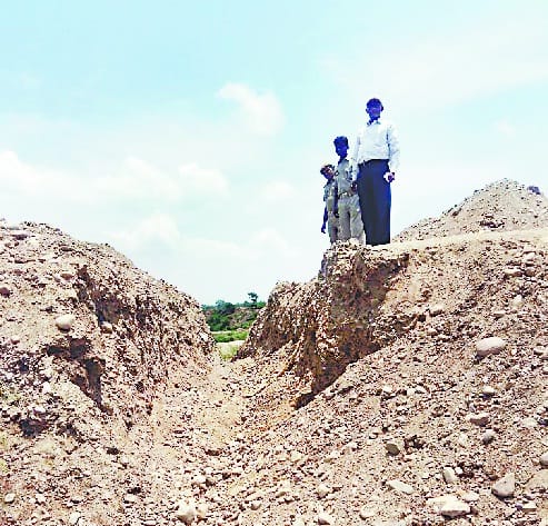  Threw stones and firing the PAC JCB rescue, vehicle