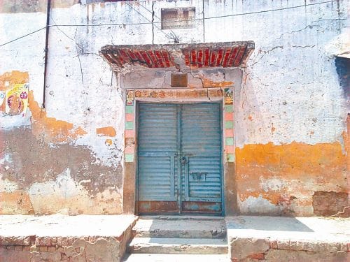 lock on religious places in agra