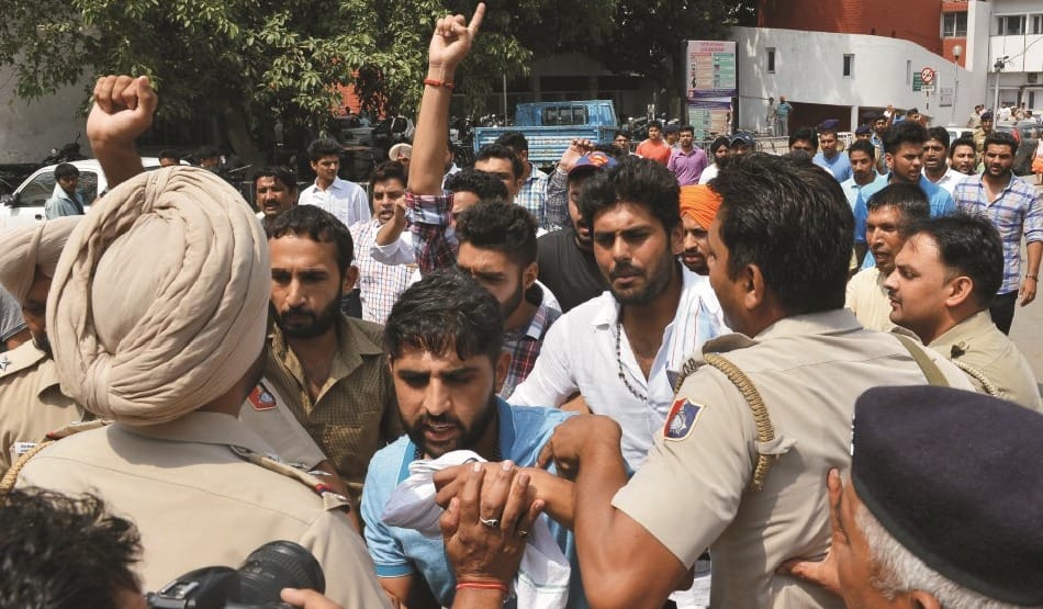 protest of students in case of student leader murder, dispute with police