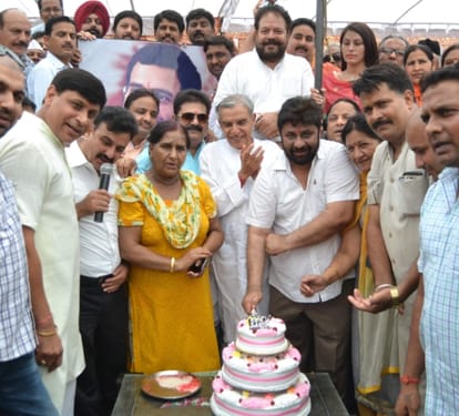 modi chandigarh visit, congress protest against modi visit, black flag hosting against modi