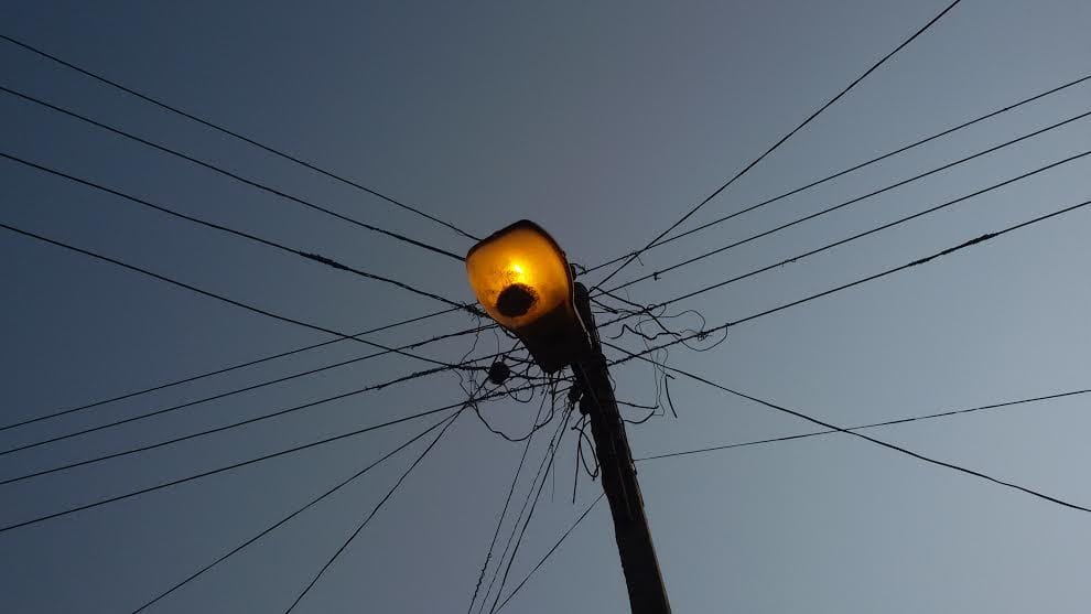 Street lights burning during the day, the Department of silence