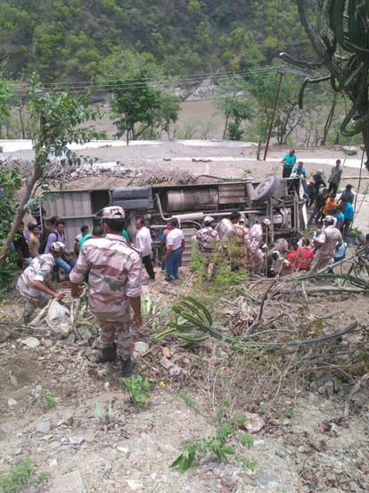 tourist bus met with accident in badrinath highway