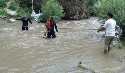 tourists stuck in dehradun guchu pani