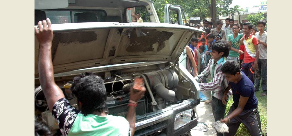 Enraged people dead in a truck loaded its progeny plenty commotion, police baton-niece