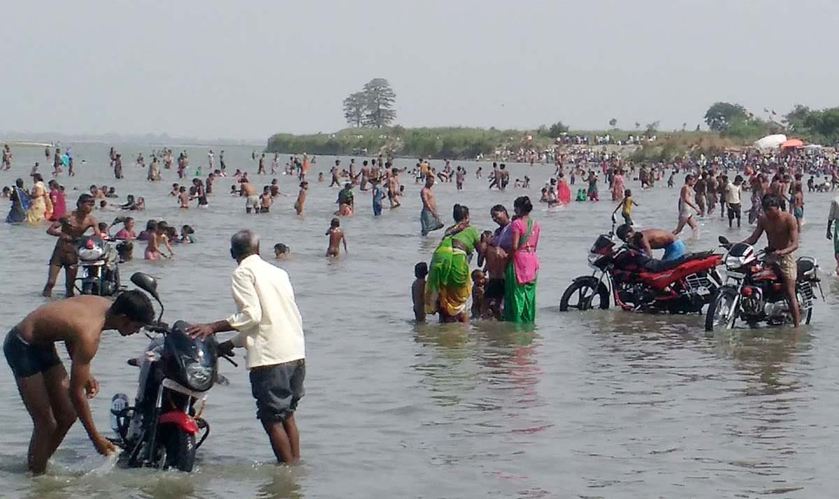 CT on vehicle washing in the Ganges People clapped will alert