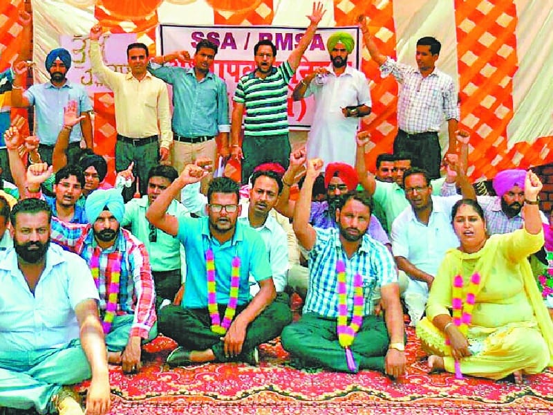 SSA, Rmsa teacher, hunger strikes, DC office, protesting, Sangrur