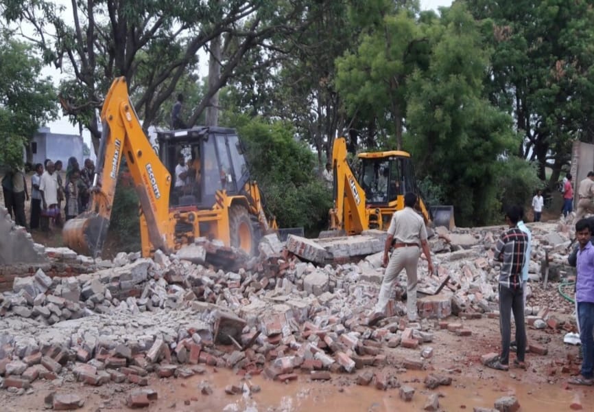 three died in wall collapse