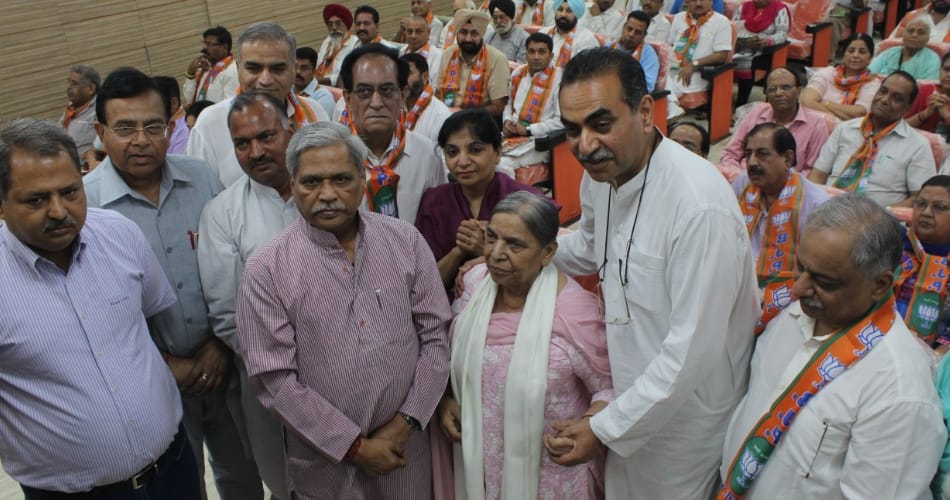 bjp meeting, chandigarh bjp incharge prabhat jha, chandigarh bjp, bjp leader meeting, chandigarh
